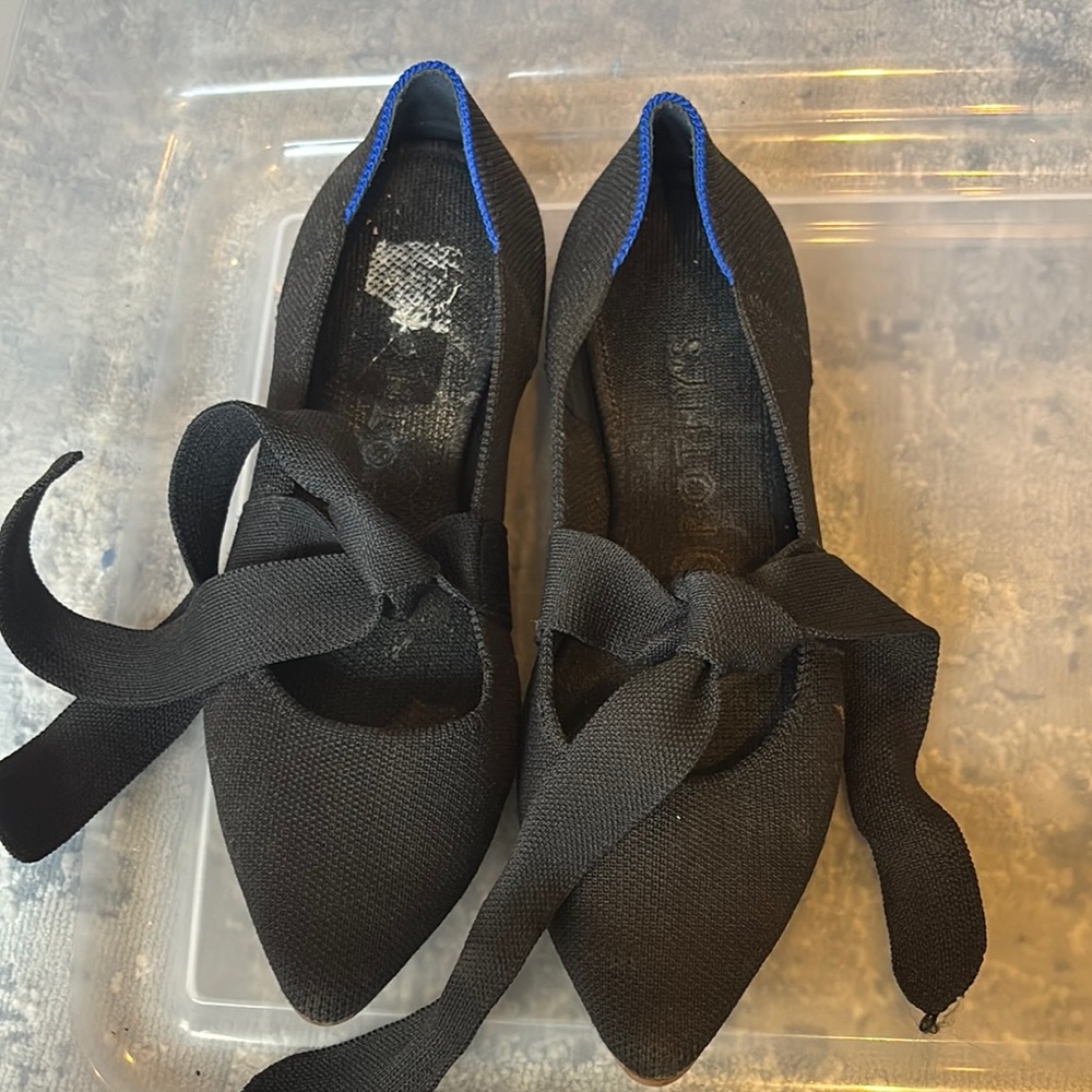 Stylish Black Women's Shoes with Bow Detail